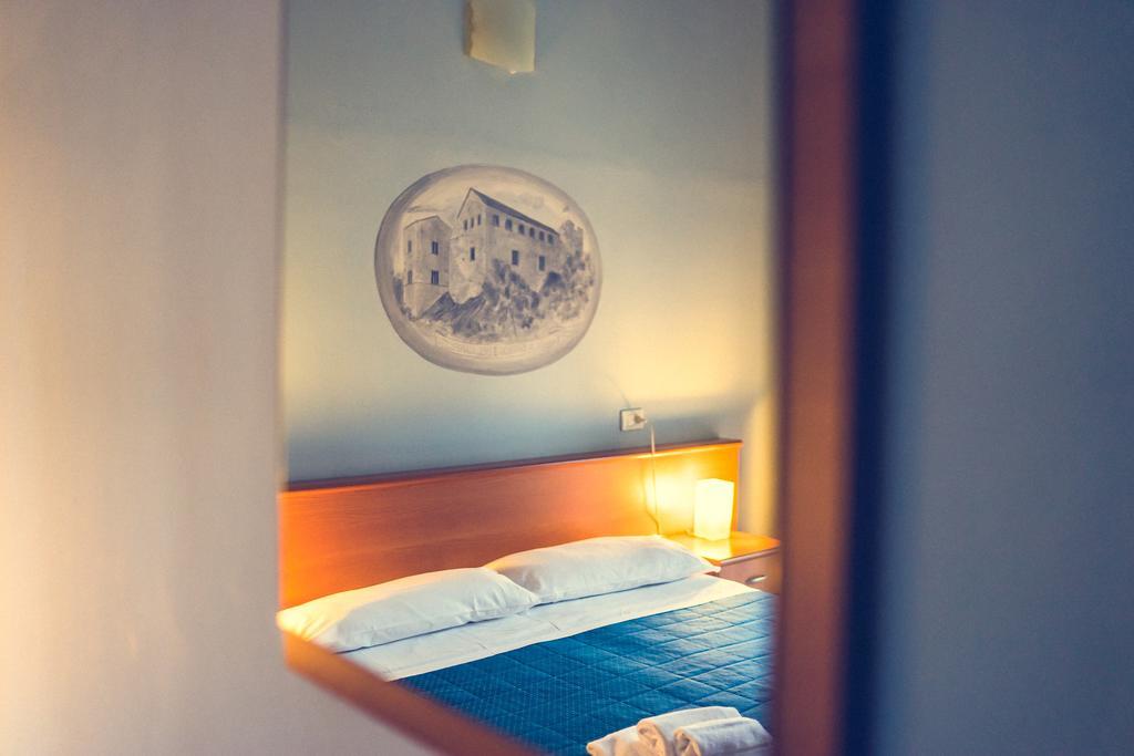 Hotel La Gaietta Millesimo ภายนอก รูปภาพ