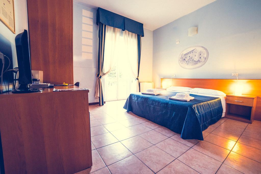 Hotel La Gaietta Millesimo ห้อง รูปภาพ