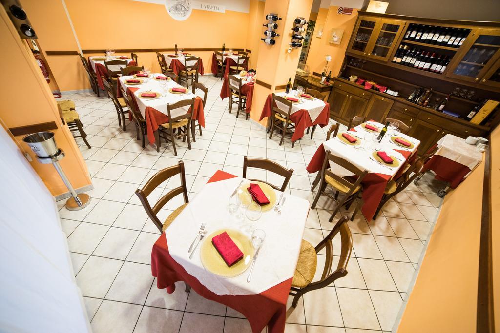 Hotel La Gaietta Millesimo ภายนอก รูปภาพ
